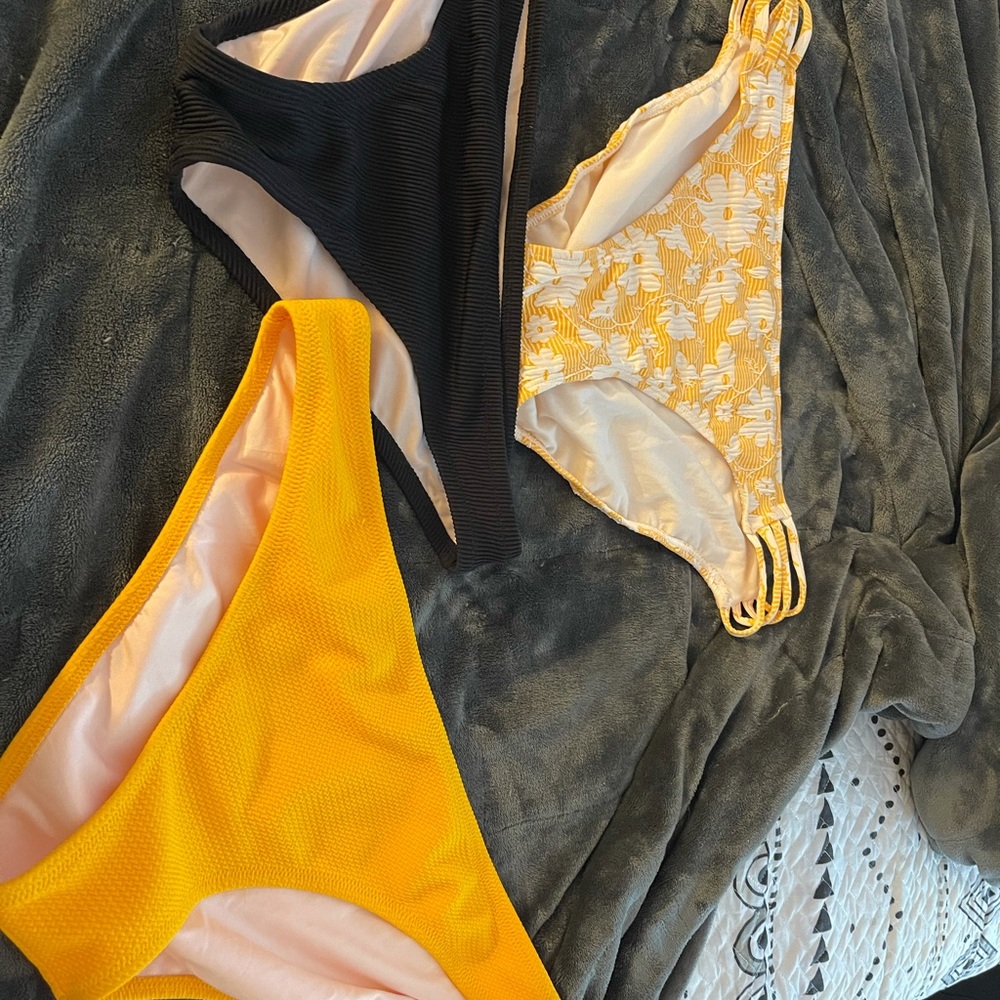 Shade and shore bikini bottoms. All like new